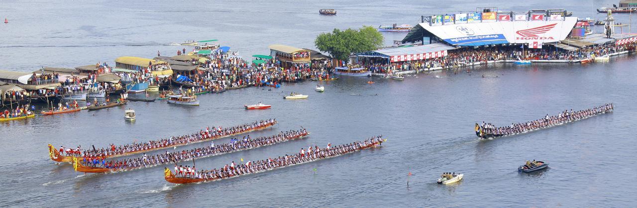 فندق Alappuzhaفي  Chaandhni Lake View المظهر الخارجي الصورة
